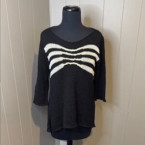 Z Roni Rabl Women’s Medium Black and White Crew Neck Sweater with Unique Pattern